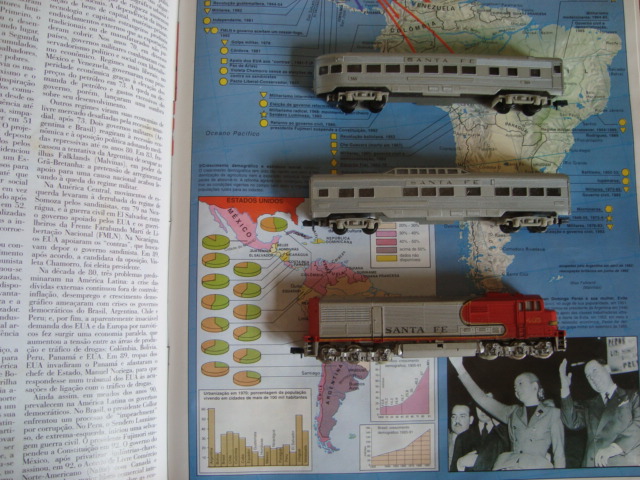 COMPOSIÇÃO DE PASSAGEIROS SANTA FÉ LOCOMOTIVA DIESEL C/ 2 VAGÕES ESC.: N